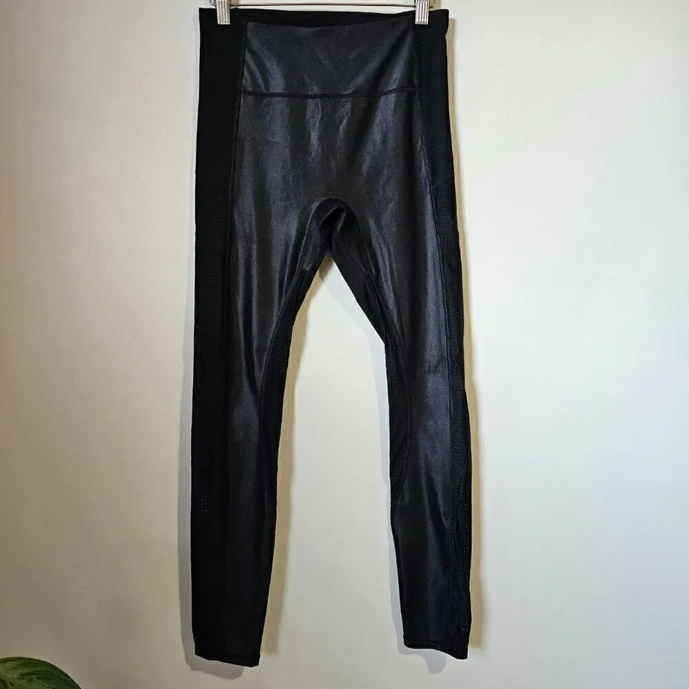 EUC LIKE NEW FABLETICS MOTION 365+ BY FABLETICS BLACK SOFT LEGGINGS SIZE MEDIUM